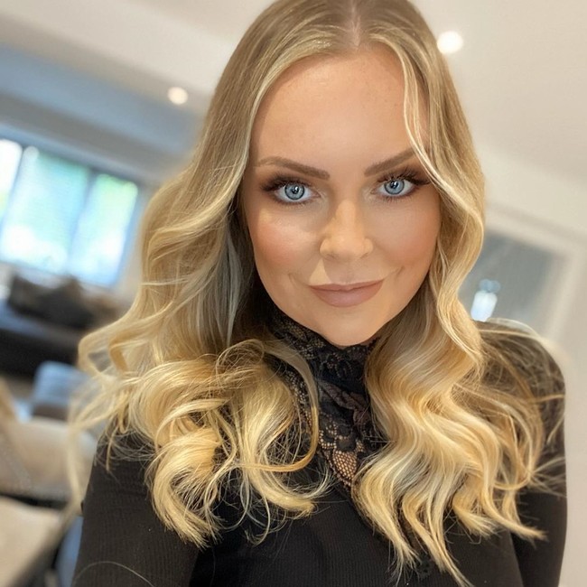 Wanita yang tinggal di Hull besama anak-anak dan suaminya, Jon ini kerap berbagi video kepada 145 ribu pengikutnya di TikTok. Claire pun mengungkapkan kerap mendapat komentar yang memuji penampilannya. Foto: Instagram