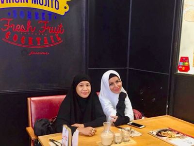 Five Vi Ternyata Foodies yang Doyan Cicip Makanan Enak