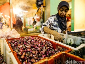 Harga Bawang Merah-Daging Ayam Makin Anjlok di Sumut