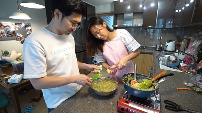 Keluarga Korea bikin es cendol green tea