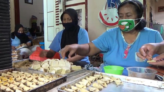 Pengusaha Kue Kering Keluhkan Omzet Merosot 50 Persen