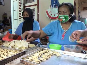 Pengusaha Kue Kering di Banyuwangi Menjerit, Omzet Merosot 50 Persen