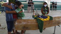 Kepala suku berusia 53 tahun itu meninggal akibat infeksi virus Corona.