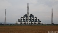 Begini penampakan Masjid Apung Al-Jabar di Bandung.
