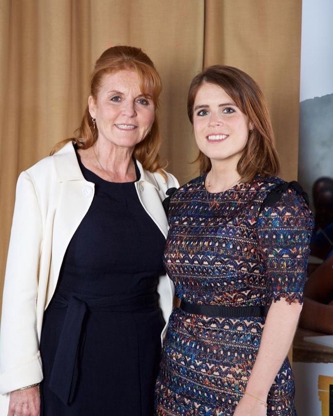 Beberapa waktu lalu Putri Eugenie juga bekerjasama dengan sang ibu, Sarah Ferguson, mengirimkan buah-buahan dan sayuran untuk staf rumah sakit nasional di London dan kota-kota lainnya. Foto: Instagram/@princesseugenie