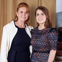 Beberapa waktu lalu Putri Eugenie juga bekerjasama dengan sang ibu, Sarah Ferguson, mengirimkan buah-buahan dan sayuran untuk staf rumah sakit nasional di London dan kota-kota lainnya. Foto: Instagram/@princesseugenie