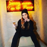 Amanda menunggu berjam-jam di rumah sakit untuk mendapatkan tes, tanpa bisa makan. Setelah tes, ia luntang-lantung di jalan sambil membawa koper karena tidak ada hotel yang menerimanya.  Foto: Instagram @instamanda_lauren