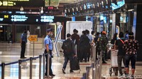 Terminal keberangkatan domestik tampak sepi.