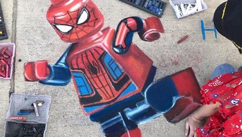 Gemas banget ya lego Spiderman yang satu ini! Foto: Instagram/@janrigginsart