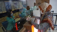 Stasiun Pasar Senen hari ini masih melayani pembatalan tiket mudik.
