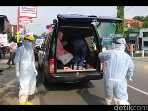 Meresahkan Tetangga, 7 Warga Brebes Positif Corona Dievakuasi ke RS