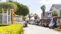 Lansia yang tinggal di sini harus berusia 55 tahun ke atas. (The Villages)