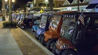 Yang bikin unik, warga kota ini menggunakan mobil golf sebagai kendaraannya. (Getty Images/iStockphoto)