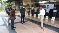 Sedikitnya ada 505 paket sembako dan alat kesehatan yang diserahkan kepada pegawai anorganik BTN seperti petugas cleaning service, satpam, jurumudi, teknisi maupun petugas parkir sebagai bentuk kepedulian sosial Bank BTN di tengah pandemi Corona dan menghadapi Idul Fitri 1441 H. dok. Bank BTN