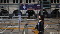 KA jarak jauh yang tidak beroperasi merupakan KA dari Stasiun Gambir, Stasiun Pasar Senen, dan Stasiun Jakarta Kota dengan tujuan akhir Bandung, Cirebon, Tegal, Semarang, Yogyakarta, Solo, Surabaya, Malang, dan berbagai kota di wilayah lainnya. Secara total terdapat 70 perjalanan KA jarak jauh di area Daop 1 Jakarta yang dibatalkan.