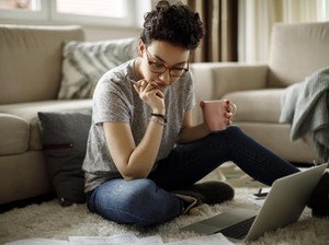 Waspada 7 Bahaya Kelamaan Duduk Bagi Kesehatan saat WFH