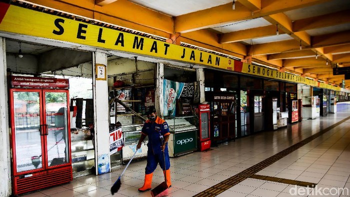 1 minggu jelang Lebaran, suasana di terminal paling sibuk di Jakarta yakni Terminal Kampung Rambutan terlihatsepi dari penumpang.