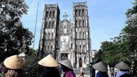 Pemerintah Vietnam telah mengakhiri 22 hari aturan jaga jarak setelah seminggu tanpa kasus baru infeksi virus Corona. Beberapa pusat bisnis pun dibuka kembali tanggal 23 April lalu