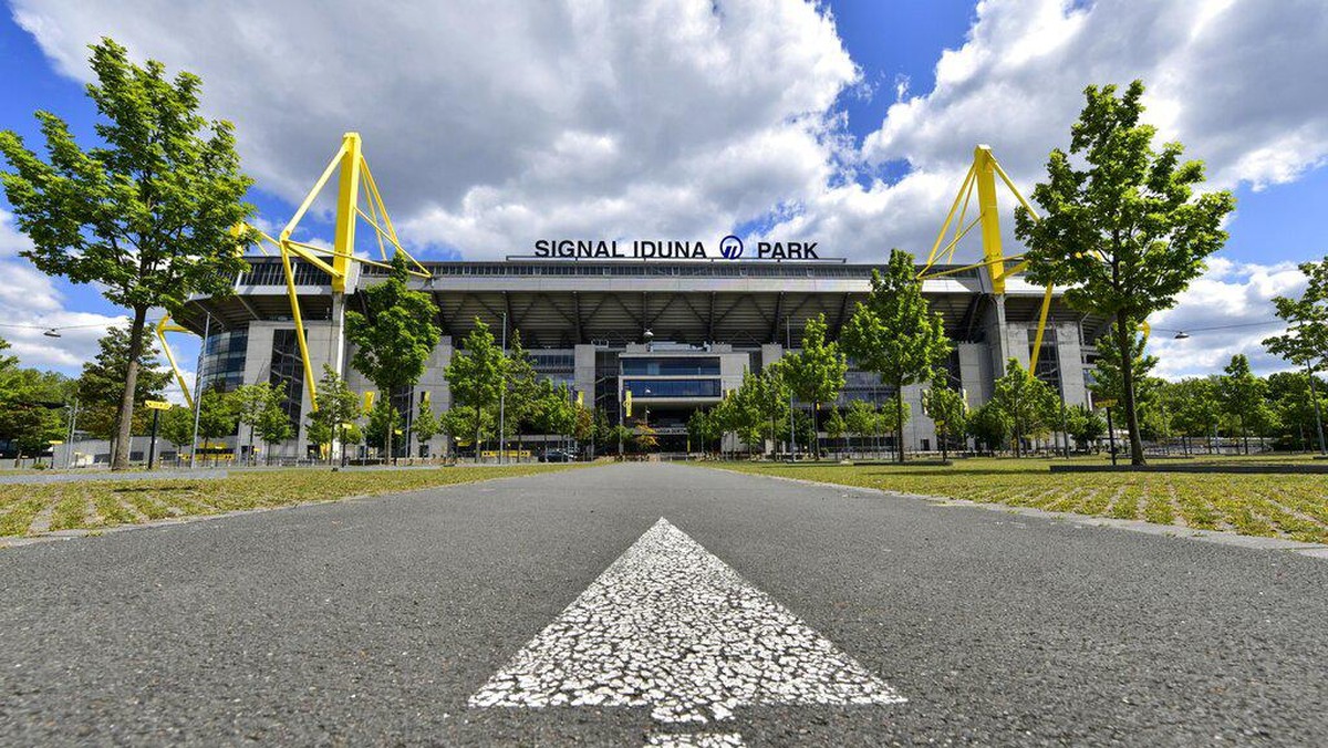 Signal Iduna Park, tempat duel Dortmund Vs Schalke malam ini. (Foto: Martin Meissner/AP Photo)