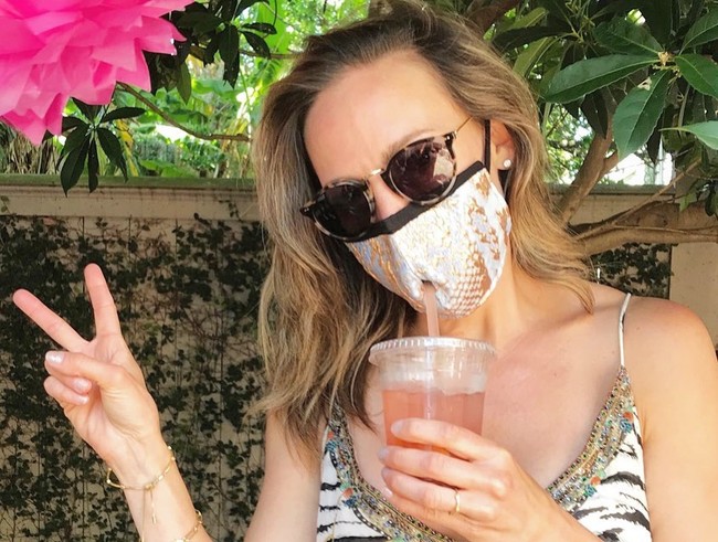 Kami sedang berpikir untuk membuat bentuk bibir, di mana itu akan membuka dan menutup, tetapi kamu harus menyentuh wajahmu, jadi saya berpikir itu tidak akan berhasil, kata Macomber kepada Fast Company. Foto: Instagram @ellenmacomber