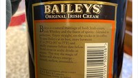 Mau minum Bailey’s, eh netizen ini tidak mendapati ada cairan yang keluar. Ya jelas saja, soalnya Irish cream ini dibeli tahun 1999. Foto: Bored Panda