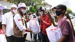 Sembako untuk Perajin Tempe dan Manusia Gerobak