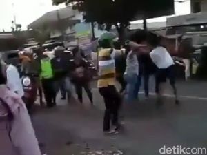 Viral Video TNI Dikeroyok 4 Pria Mabuk