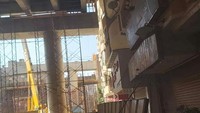 Jalan raya ini berpontensi menjadi jalan pintas warga sekitar untuk menyebrang. Selain itu, toko-toko yang menjadi mata pencarian orang akan dibiarkan gelap. Foto: Dok. BoredPanda.