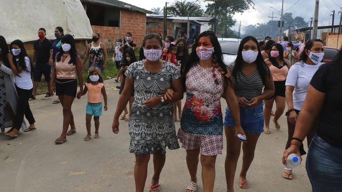 Kepala suku Kokama di kawasan Amazon, Brasil, yakni Messias Kokama meninggal dunia akibat infeksi virus Corona (COVID-19).