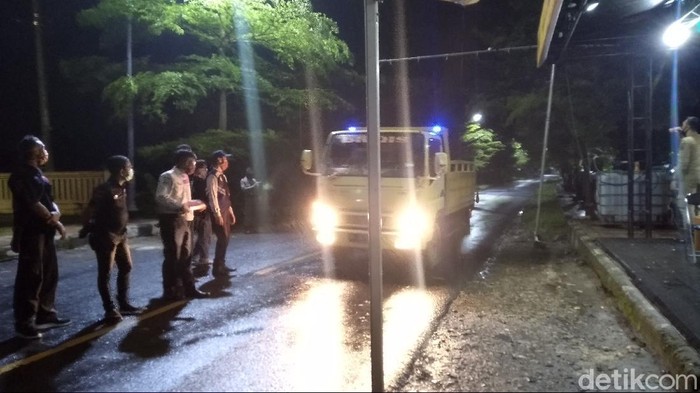 Perbatasan di Pangandaran masih dijaga ketat meski muncul wacana relaksasi PSBB