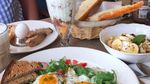 Five Vi Ternyata Foodies yang Doyan Cicip Makanan Enak