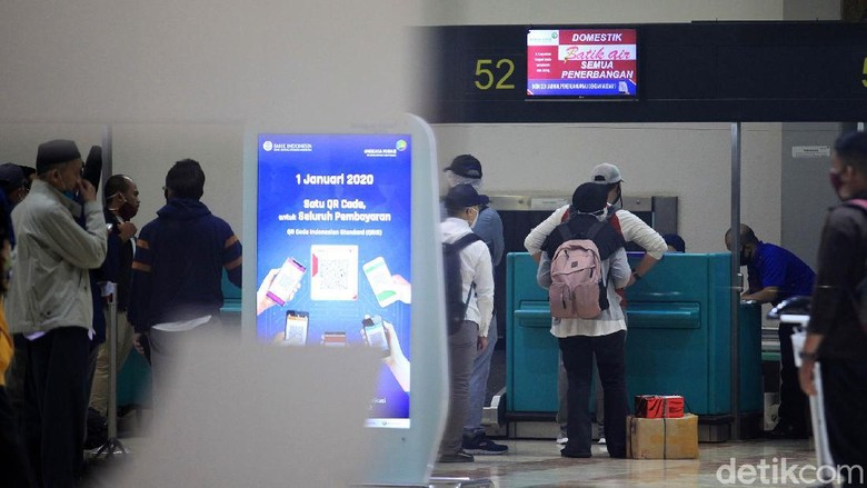 Bandara Soekarno-Hatta (Soetta) melakukan perubahan jalur pemeriksaan berkas izin perjalanan. Sebagaimana diketahui kemarin penumpang berdesak-desakan.