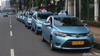 Tak hanya itu, para sopir taksi konvensional pun ikut mengalami penurunan penghasilan.