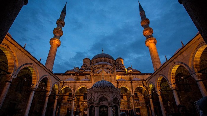 Masjid yang dibangun di dunia memiliki desain hingga warna berbeda. Namun dari deretan masjid itu ada yang memiliki julukan Masjid Biru. Begini penampakannya.