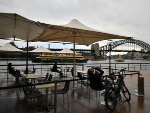 Lockdown Dilonggarkan, Bar dan Restoran di Australia Kembali Buka