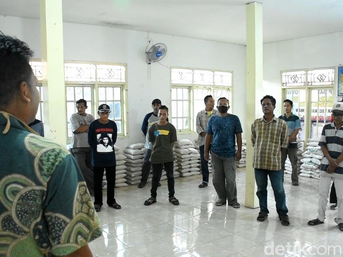 Petani di Desa Depok, Batang, menyumbangkan hasil panen di tengah pandemi Corona, Jumat (15/5/2020).