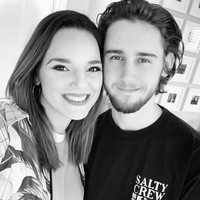 Wanita bernama Dayna Qazi jadi viral di TikTok karena videonya baru-baru ini. Dayna bikin kaget netizen setelah memperkenalkan seorang pria yang ternyata adalah anaknya. Foto: Instagram @dayduh