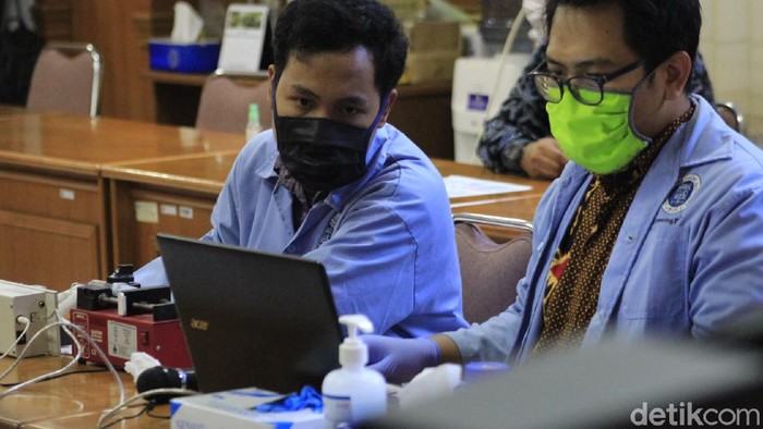 ITB Kembangkan Rapid Test 2.0, Bisa Deteksi Corona Sebelum Ada Antibodi ITB Kembangkan Rapid Test 2.0, Bisa Deteksi Corona Sebelum Ada Antibodi