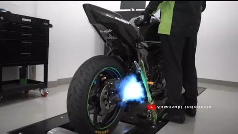 Video suara knalpot racing Kawasaki Ninja ZX-25R Video suara knalpot racing Kawasaki Ninja ZX-25R