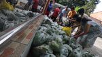 Sedekah Sayur Bantu Warga Terdampak COVID-19