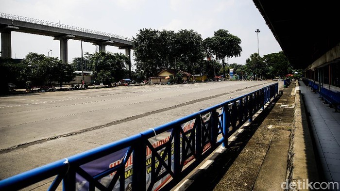 Seminggu Jelang Lebaran, Begini Suasana Terminal Kampung Rambutan 1 minggu jelang Lebaran, suasana di terminal paling sibuk di Jakarta yakni Terminal Kampung Rambutan terlihatsepi dari penumpang.