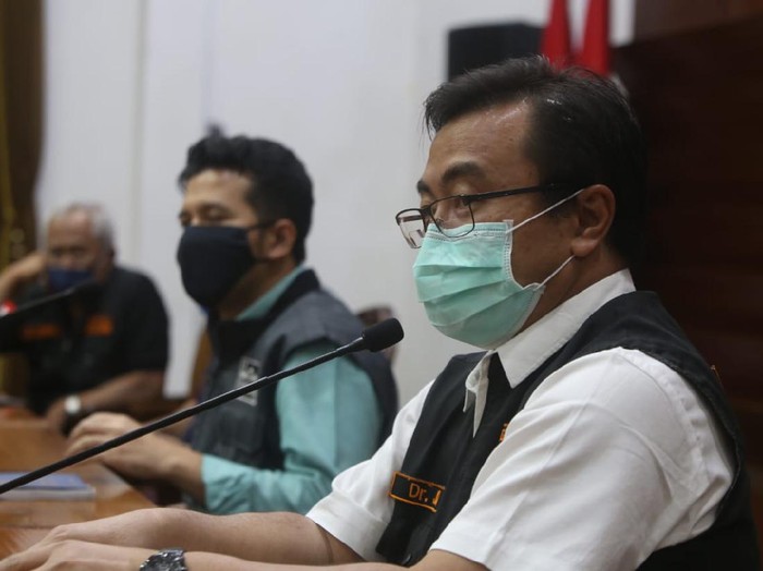 Ketua Gugus Kuratif Percepatan Penanganan COVID-19 Jatim, dr Joni Wahyuhadi
