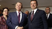 Seperti dilansir AFP, Jumat (15/5/2020), program donasi yang dicetuskan Wali Kota Ankara, Mansur Yavas dan Wali Kota Istanbul, Ekrem Imamoglu, diblokir oleh pemerintah Turki, namun keduanya masih melanjutkanya. Isimewa/gunboyugazetesi.