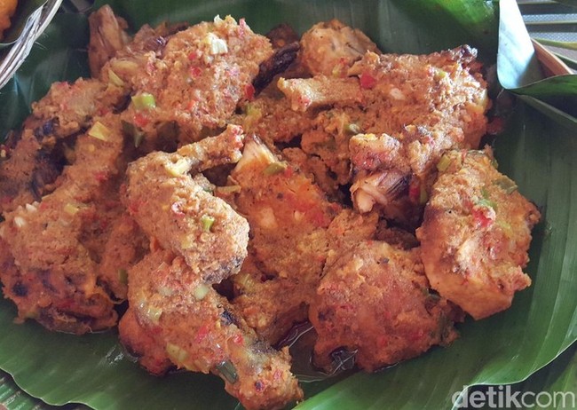 Lebaran di Sulawesi Lengkap dengan Uvempoi sampai Ayam Iloni