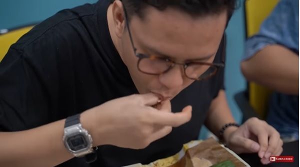 Arief Muhammad Ungkap Sensasi Makan Nasi Padang Pakai Tangan Dan Sendok