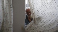  Umat Islam dianjurkan melaksanakan itikaf di masjid untuk menyambut datangnya malam Lailatul Qadar. Namun tahun ini umat Islam di belahan dunia harus beribadah di rumah karena adanya pandemi COVID-19.