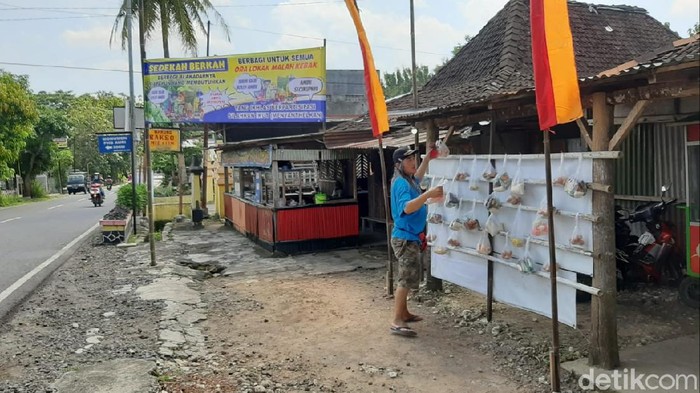 Warung gratis di tengah pandemi Corona di Playen, Gunungkidul, Sabtu (16/5/2020).
