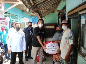 Bareng Polri, Mensos Tinjau Langsung Distribusi Bansos di Kota Bekasi