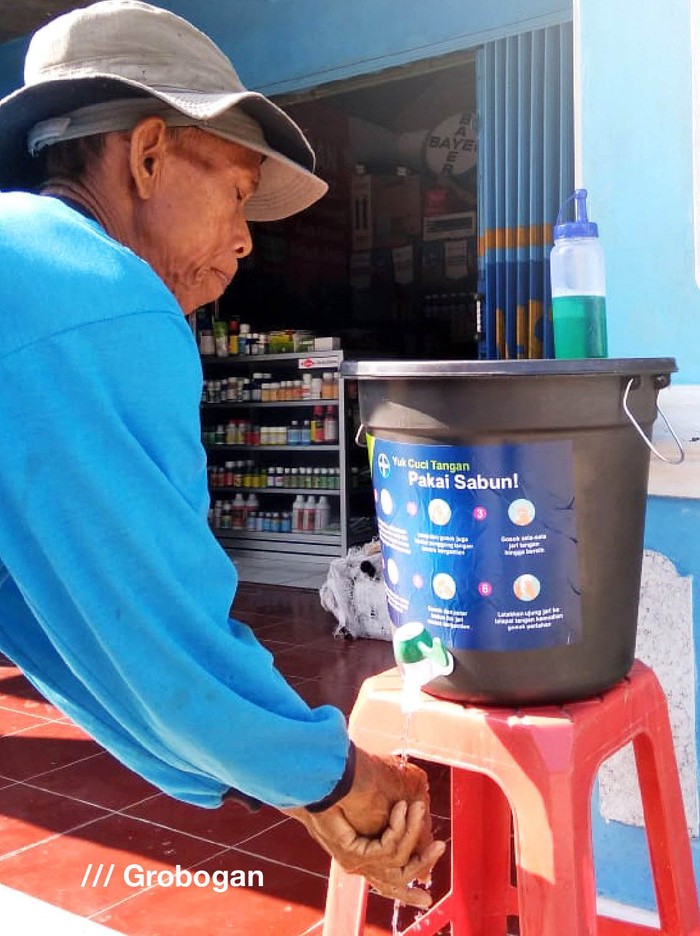 Begini Cara Pencegahan COVID-19 Berbasis Komunitas Bayer Indonesia terus berinisiatif dukung Pemerintah untuk melandaikan kurva COVID-19 di Indonesia dengan program mitigasi berbasis komunitas. Seperti apa aksinya?
