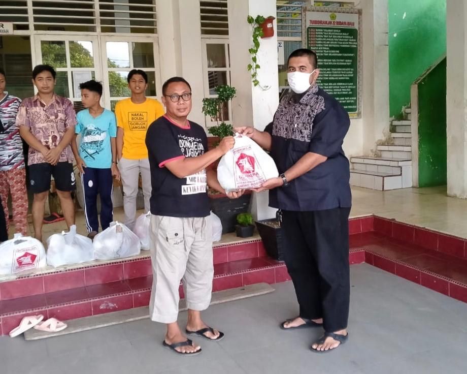 Panti asuhan sasaran tersebut antara lain adalah Panti Asuhan Khusus Anak Mentawai di Purus IV dan Panti Sosial Puti Bungsu, Tunggul Hitam, Kototangah serta keluarga terinfeksi Covid-19 di Alai Parak Kopi, Padang Utara.